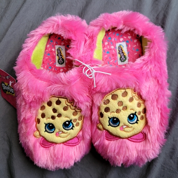 Slippers - Picture 2 of 4